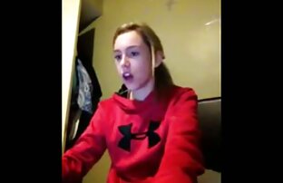 A adolescente GIRA tem uma queca videos ponográficos com o seu próprio dildo.
